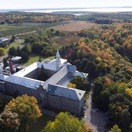 Auberge De L'Abbaye D'Oka Exterior foto