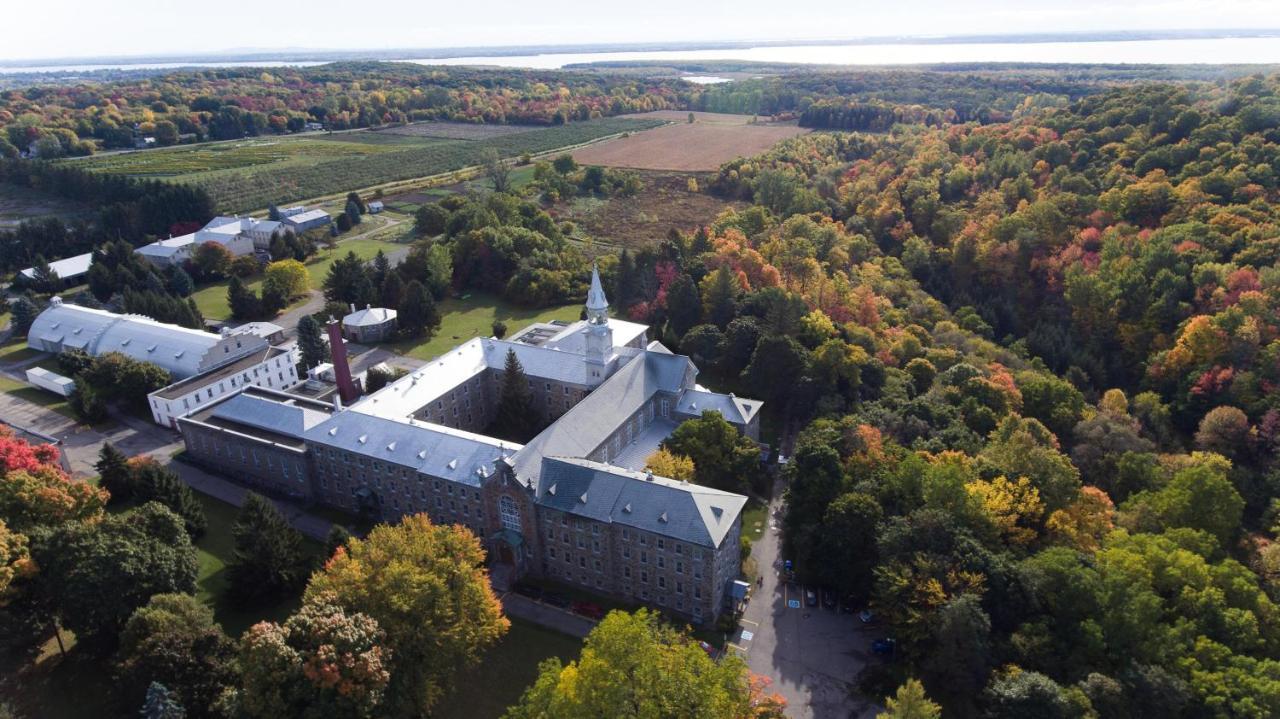 Auberge De L'Abbaye D'Oka Exterior foto