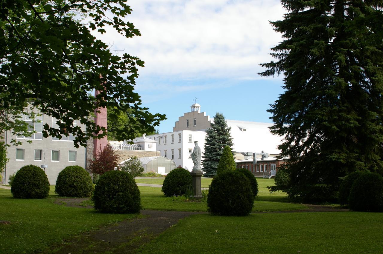 Auberge De L'Abbaye D'Oka Exterior foto