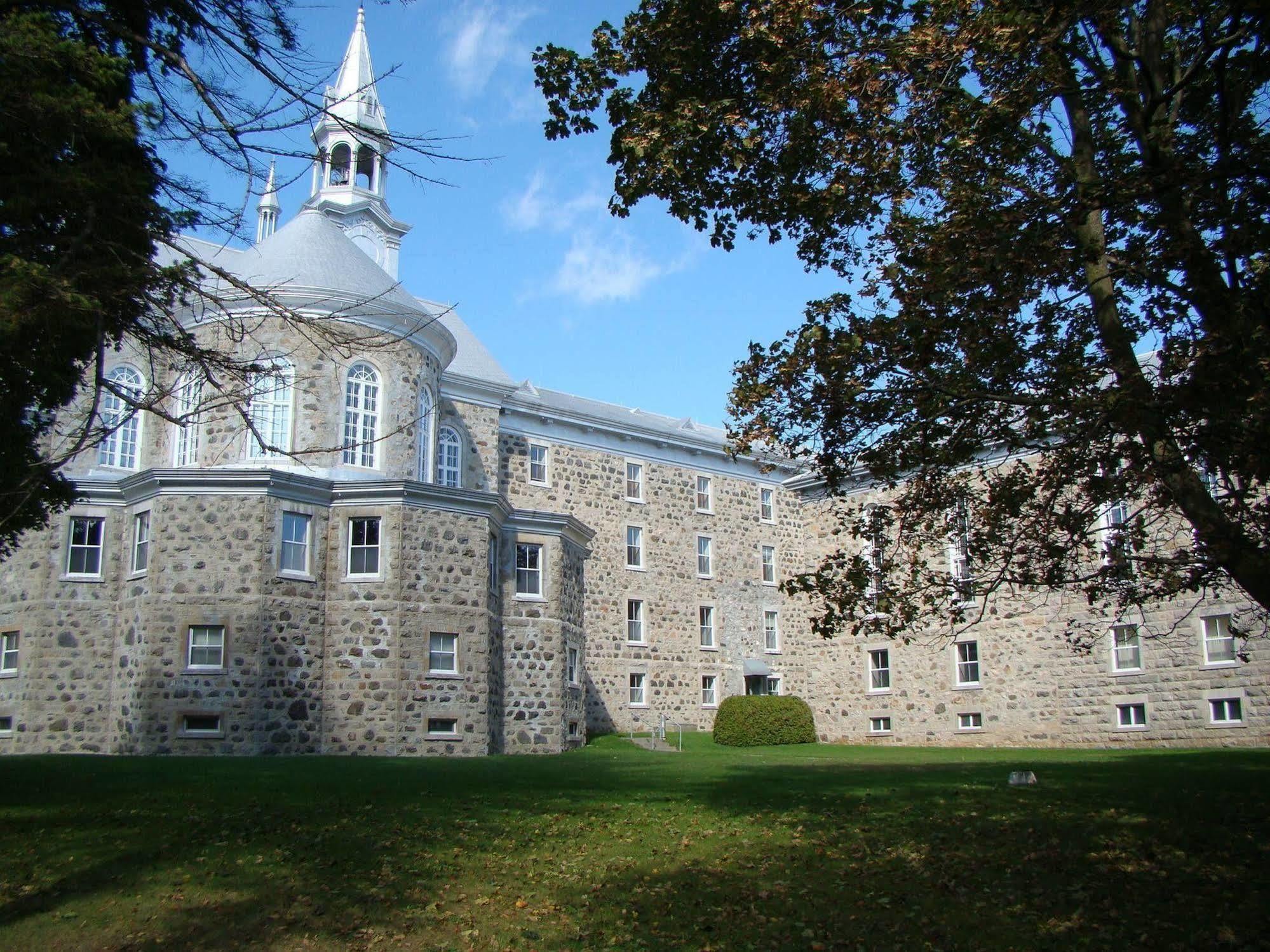 Auberge De L'Abbaye D'Oka Exterior foto